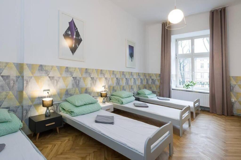 In The Heart Of ! 2 Apartment *
