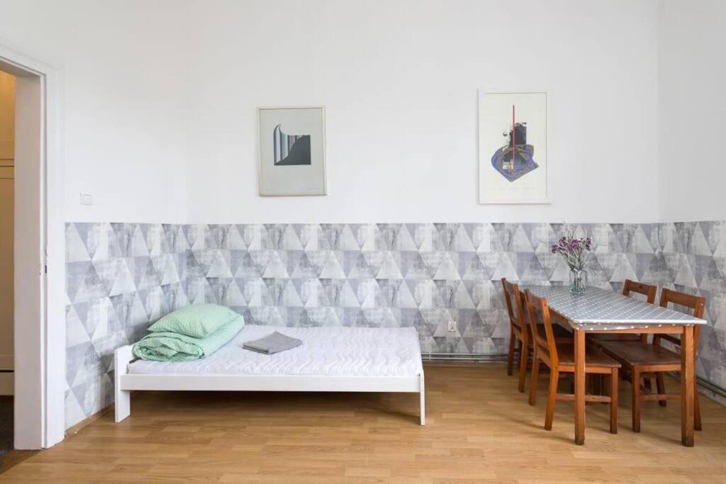 In The Heart Of ! 2 Apartment *
